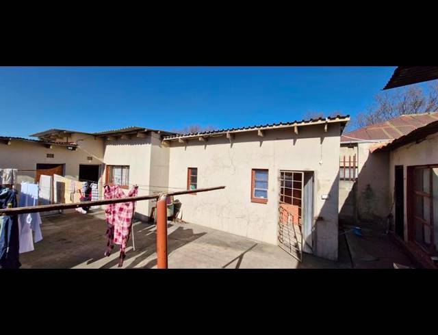 12 BEDROOM HOUSE FOR SALE IN BRAKPAN CENTRAL